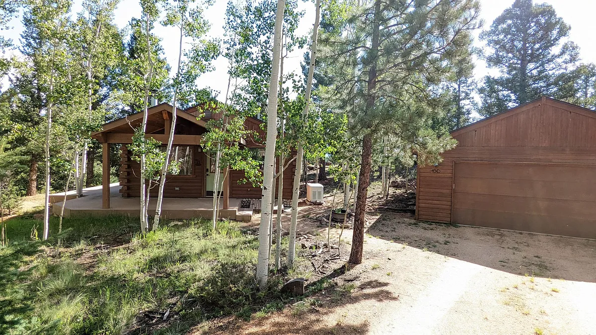 Building Photo - 130 Summit Way