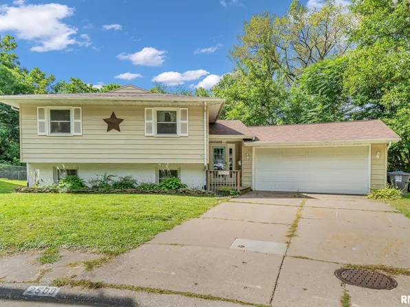 2509 3rd St, Moline, IL 61265