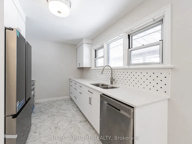 18 Ridgewood Ave — Photo 12