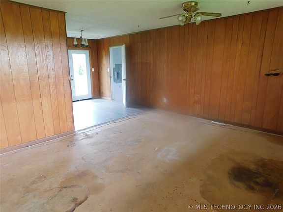 4th image of 700 E Ozark St