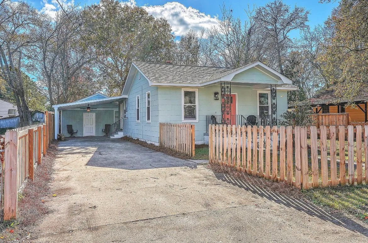 3 bed, 2.5 bath, 1117 sqft, $2,600 — Photo 3