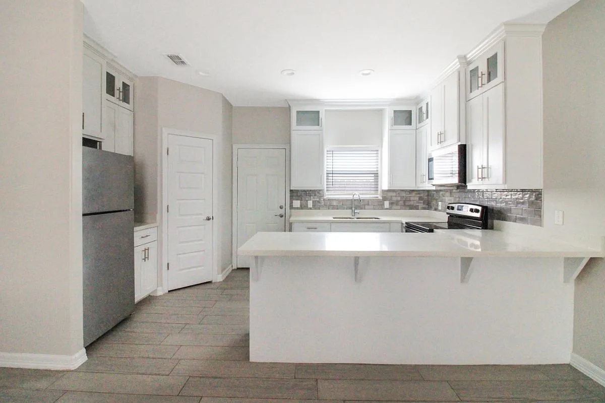2 bed, 2.0 bath, 1050 sqft, $995 — Photo 2