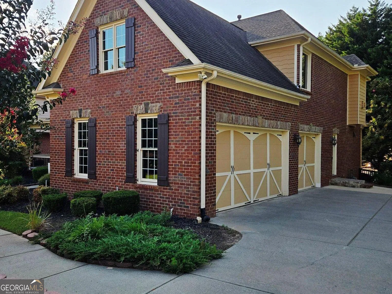 6 bed, 5001 sqft, $4,600 — Photo 2