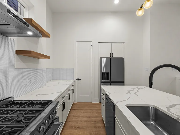 2203 Hondo Ave #303 — Photo 7