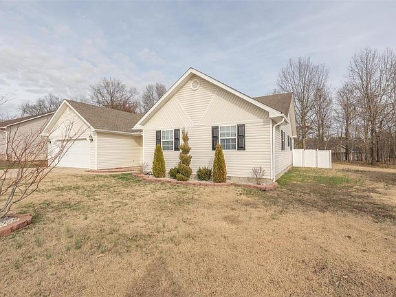 3rd image of 327 Murfield Dr