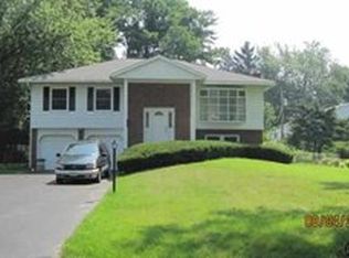 16 Reddy Ln, Loudonville, NY 12211
