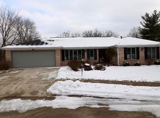 2950 Arbor Oaks Ct, Dubuque, IA 52001