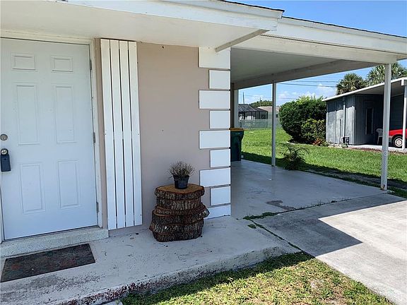 4th image of 22103 Breezeswept Ave