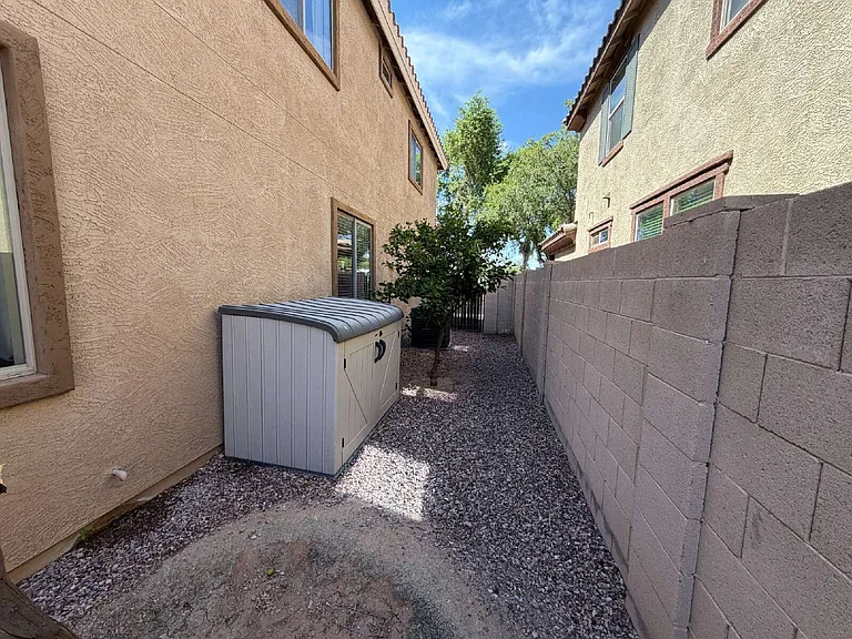 5621 E Adrian Ave — Photo 15