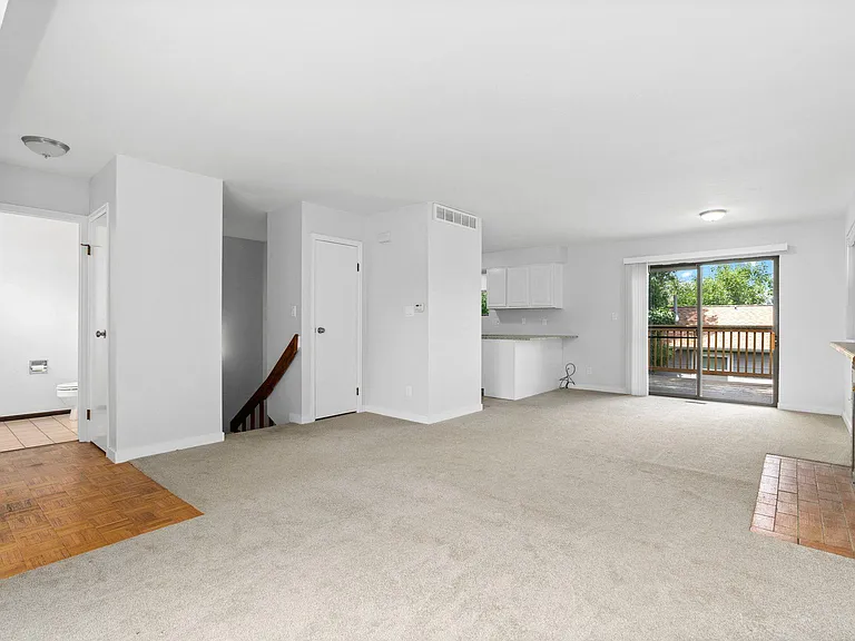 551 W Crestline Cir #9D2 — Photo 16