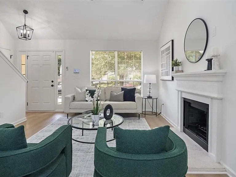 4033 Ravenwood Ct — Photo 6