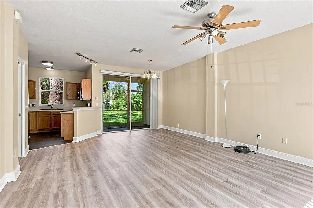 2 bed, 1.5 bath, 1133 sqft, $2,000 — Photo 3