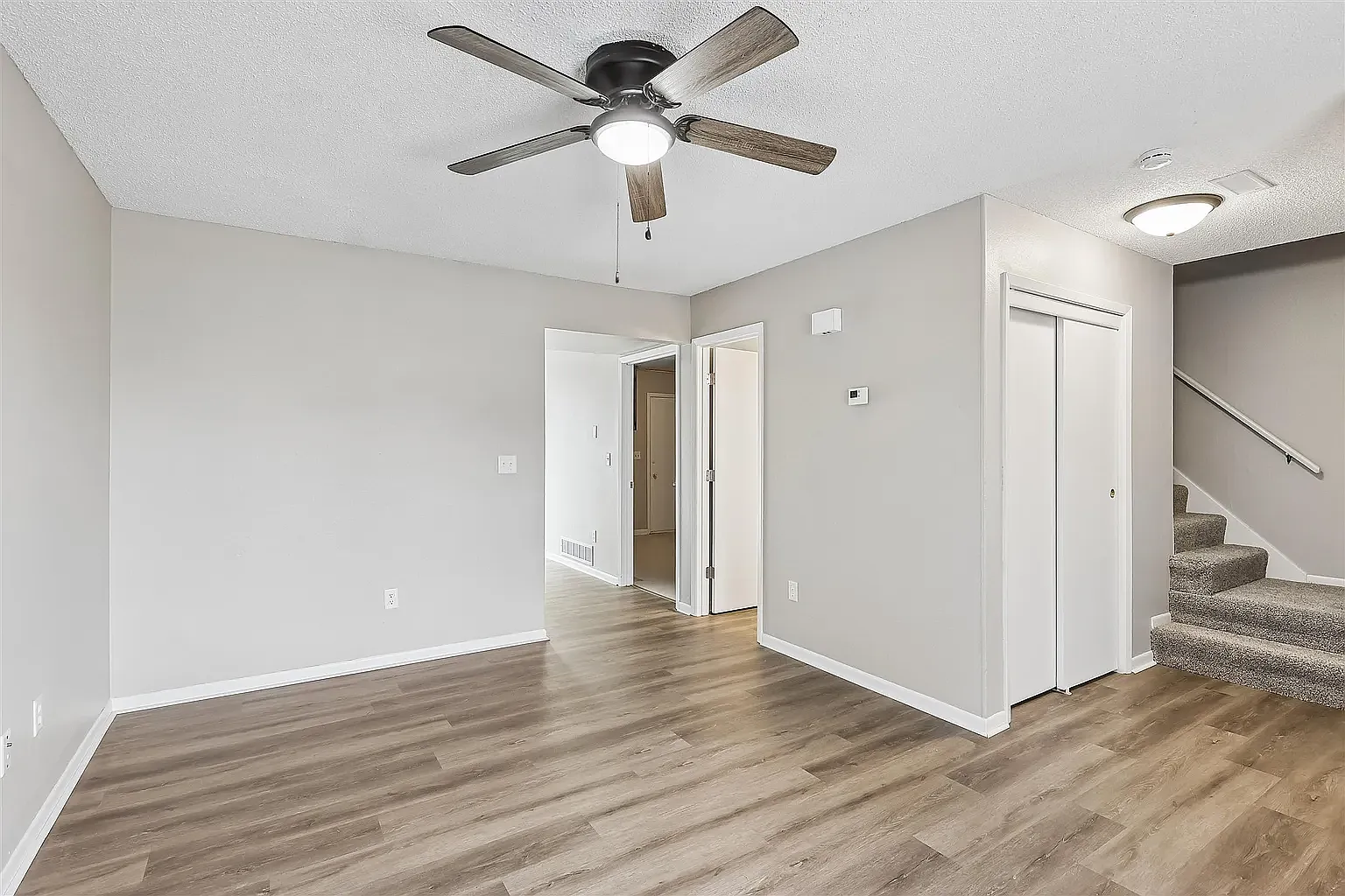 3 bed, 1.5 bath, 1284 sqft, $1,600 — Photo 3