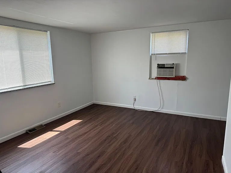 5090-5092 Beacon Hill Ct — Photo 3