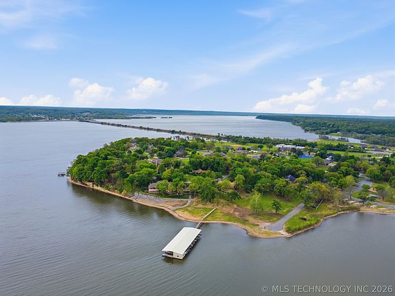 4th image of 706 Villa Vista Dr