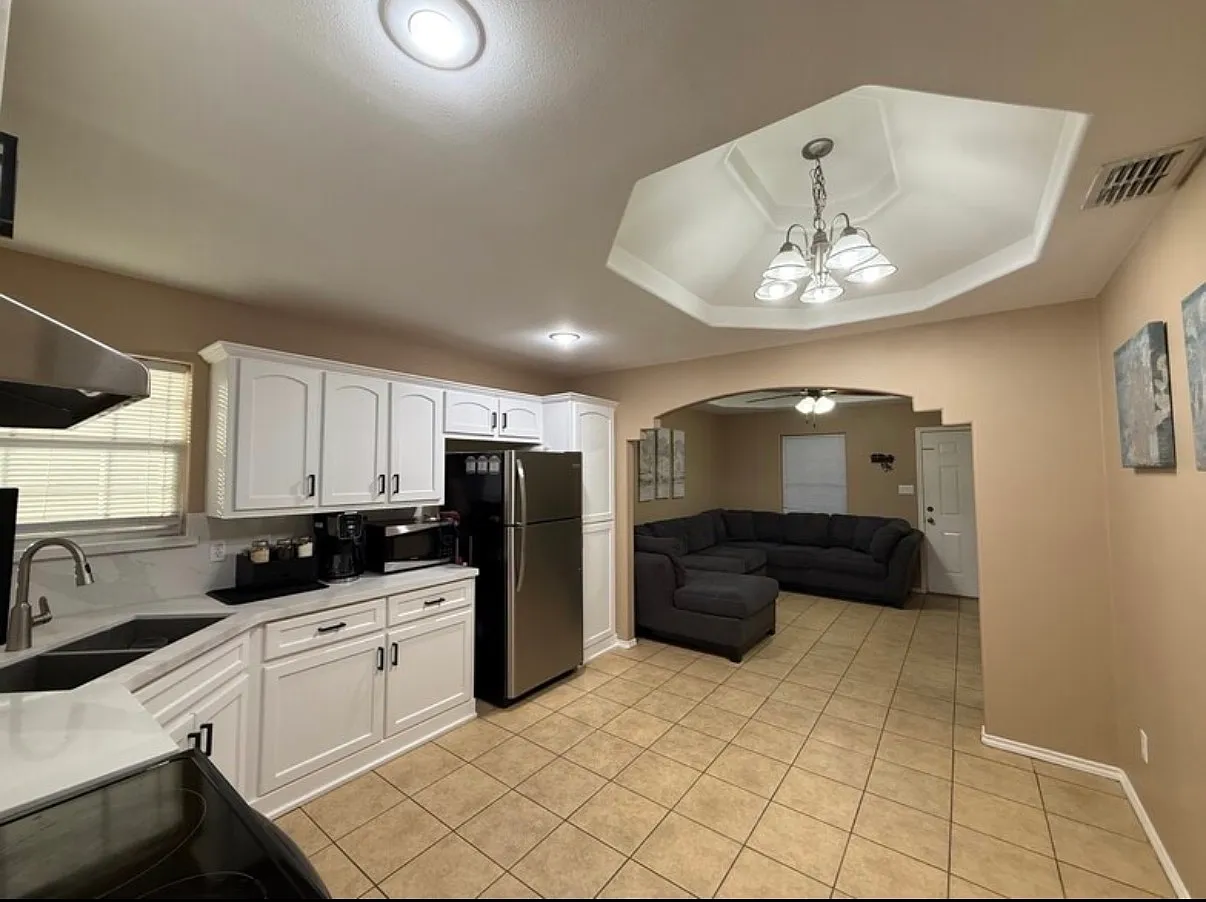 2 bed, 1000 sqft, $875 — Photo 4