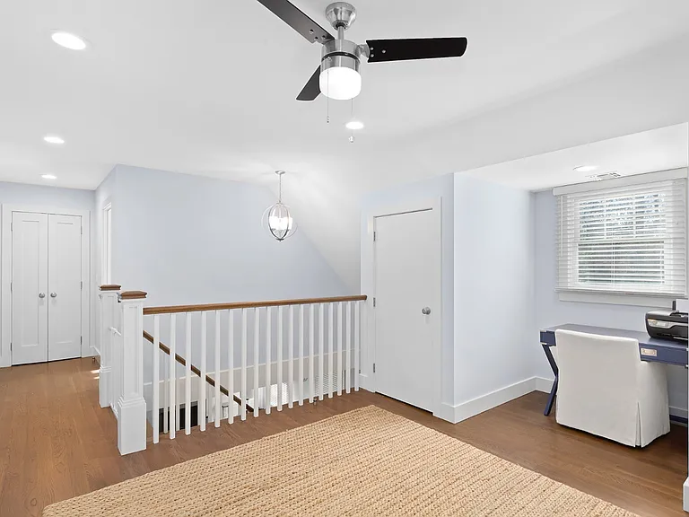 127 Tyrone Dr — Photo 11
