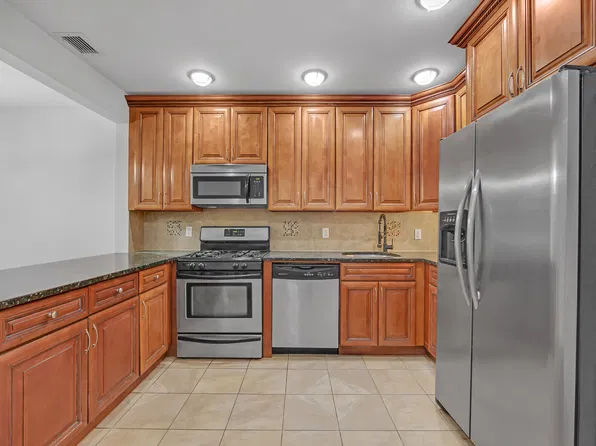 126 Gatling Pl #1C, Brooklyn, NY 11209