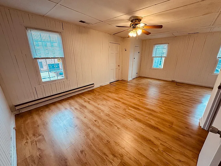 361 W Market St — Photo 4