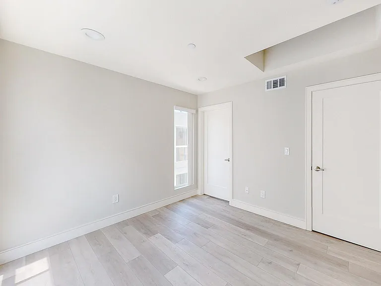 953 1/2 N Mariposa Ave #1/2 — Photo 7