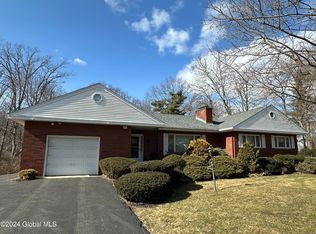 887 Birchwood Ln, Niskayuna, NY 12309