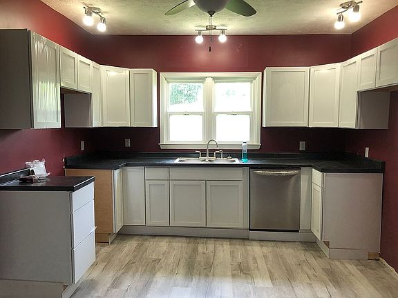 4th image of 2116 N Grand Ave