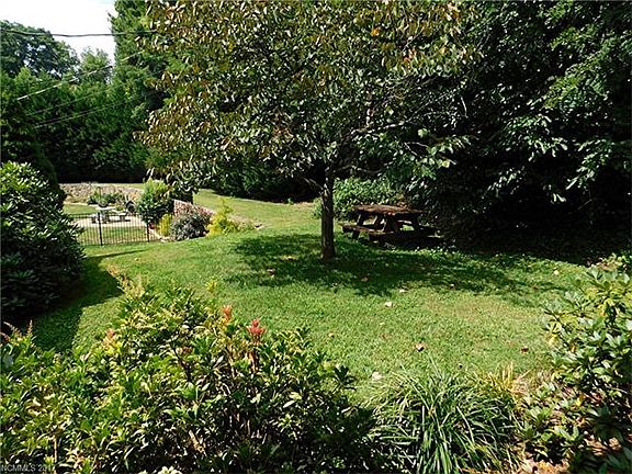 3rd image of 99 Laurel Cir