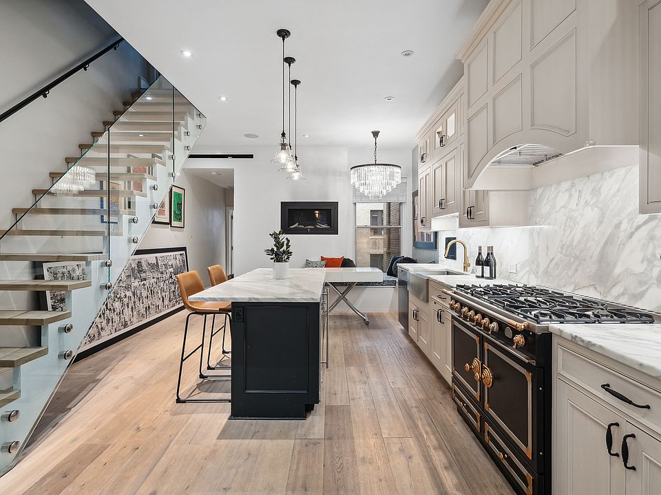 1st image of 329 W 71st St APT 3