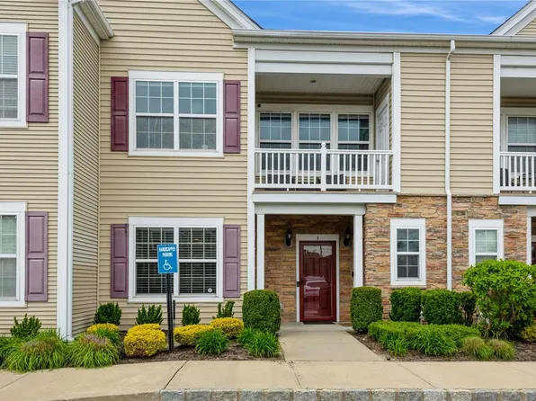 3 Wexford Lane #3, Oceanside, NY 11572