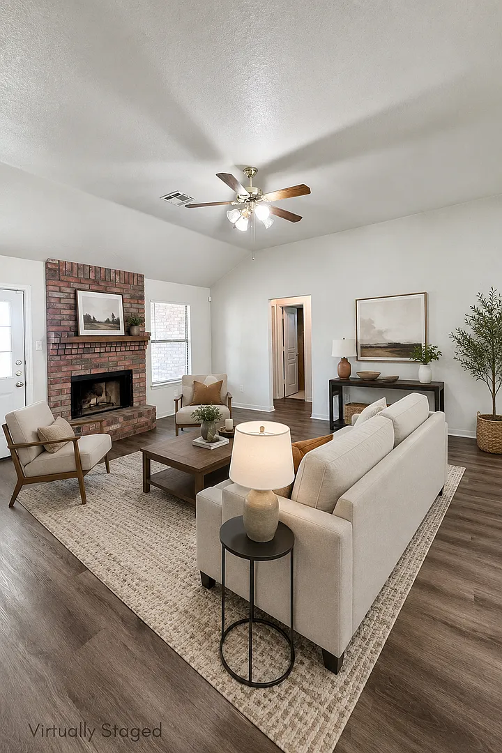 Inviting 3 Bedroom 2.25 Bath home in Hymesa Estates! — Photo 2