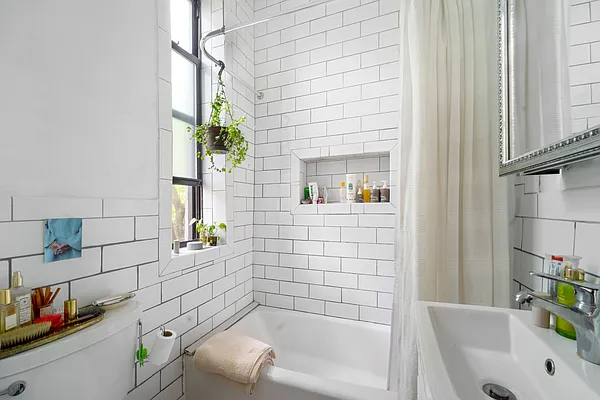 Rented by Corcoran | media 21
