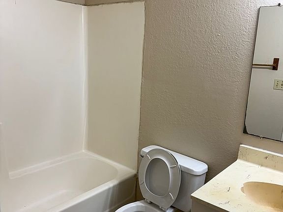 4th image of 1105 W Mahl St APT 2