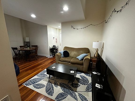 3rd image of 841 Parker St APT 207