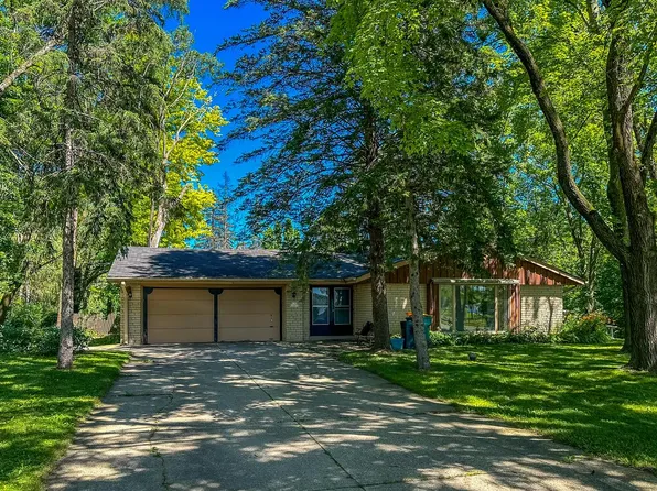 W132N12072 Mary Buth LANE, Germantown, WI 53022