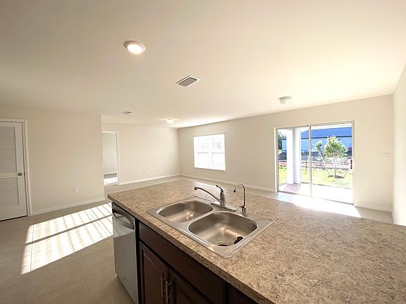 5th image of 4148 NE 21st Ave