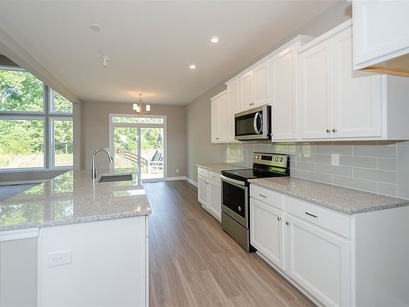 4th image of 11047 Pondwoods Dr