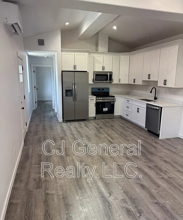 90 Beacon Ct #2