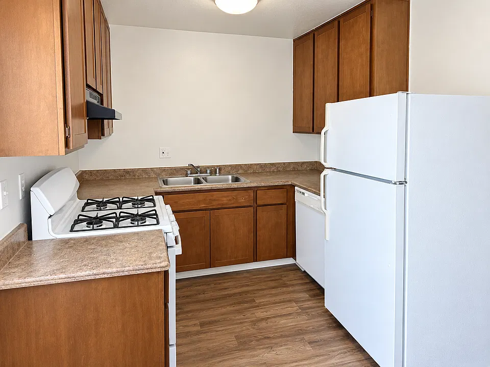 2223 Edison Ave