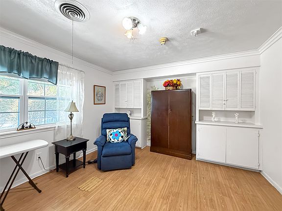 5th image of 3200 Donna Rd