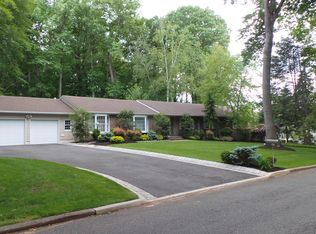 27 Arrowhead Rd, Old Tappan, NJ 07675