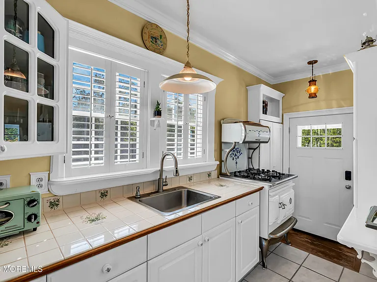 344 E Point Pleasant Ave — Photo 12