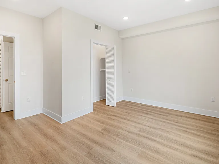 5217 1/2 Warren St #3 — Photo 5