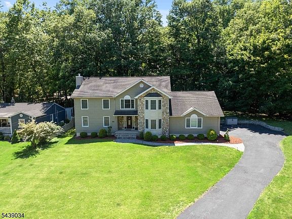 2nd image of 913 High Mountain Rd