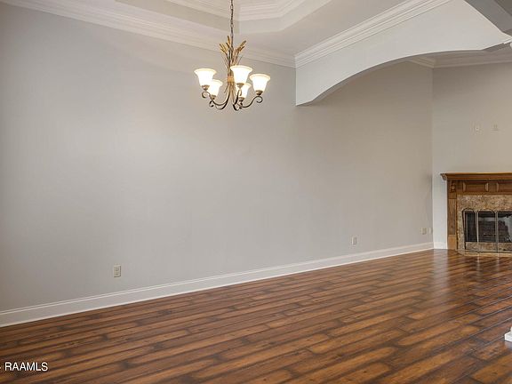 5th image of 114 Kellogg Ave
