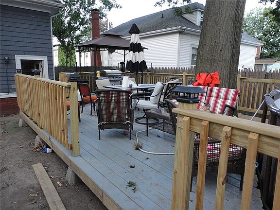 5th image of 185 Waterman Ave