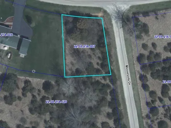 401 Saint Francis Dr, Dixon, IL 61021