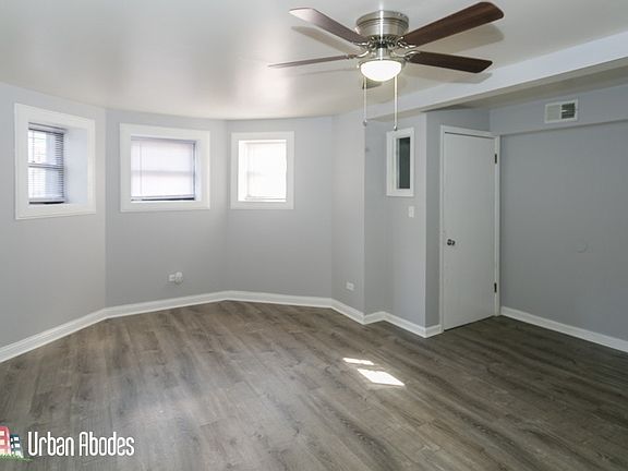 4th image of 906 W Montrose Ave #1G