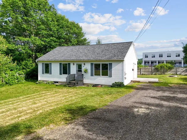 15 W Hill Terrace, Gardiner, ME 04345