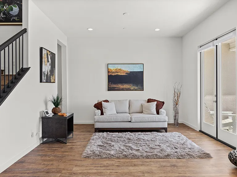 815 Gilsum Ct — Photo 34