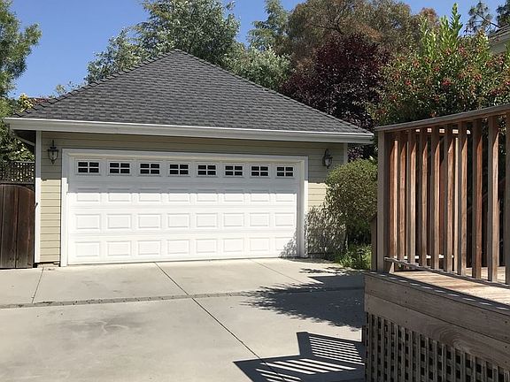 5th image of 440 Monterey Ave